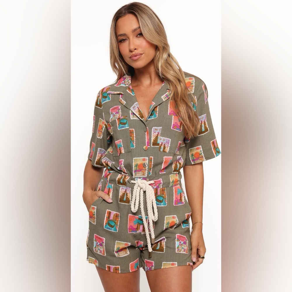 NWOT Petal + Pup Everlee Postcard Print Romper– Size XS